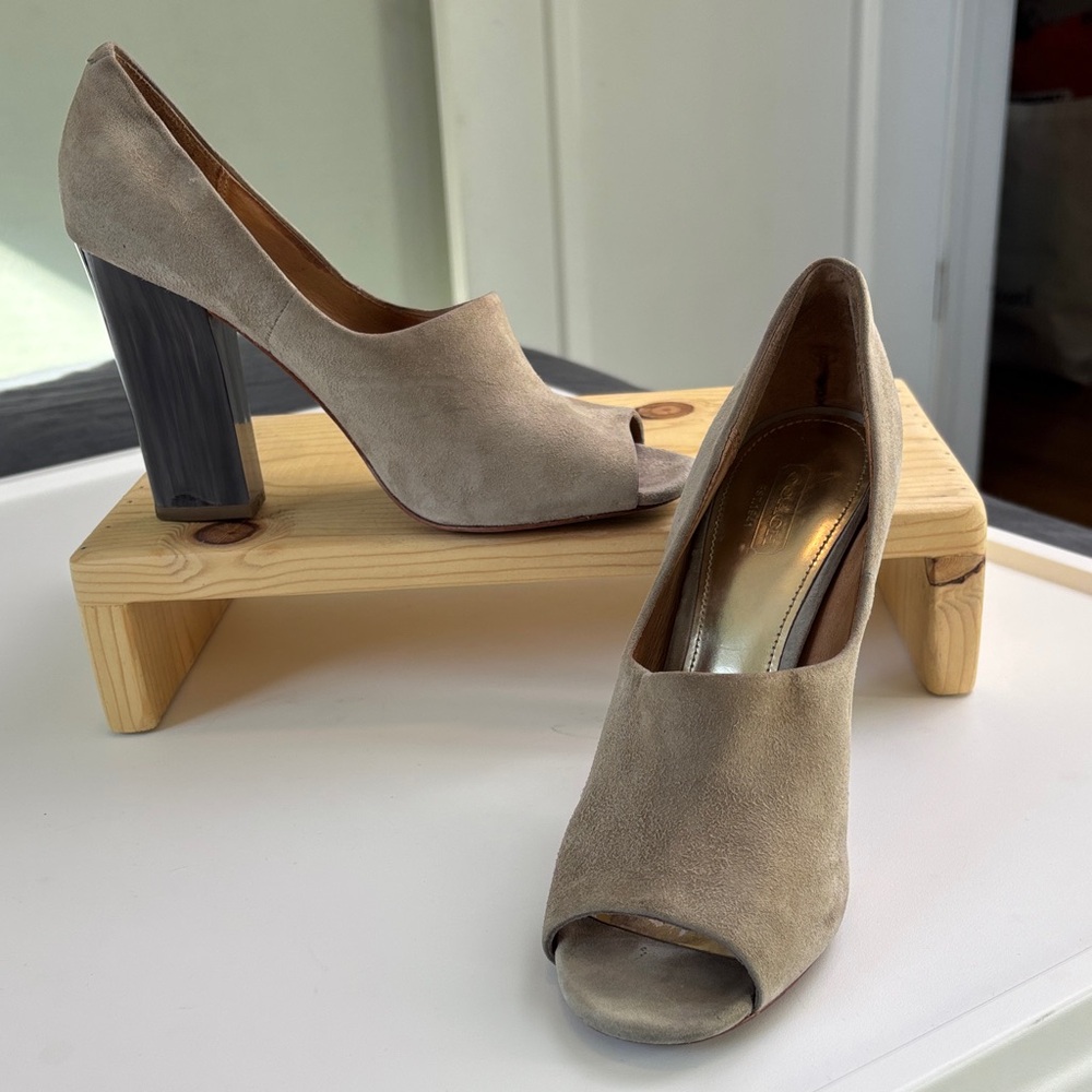 Coach Roslyn Peep Toe Pumps Taupe Womens 8B Suede Block Heel Q1947